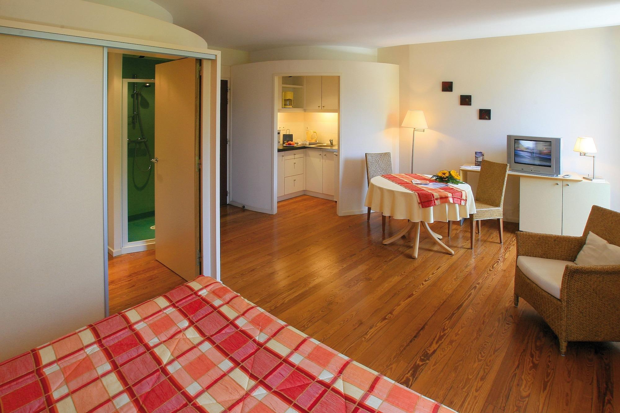 Hotel Cerise - Les Sources Luxeuil-Les-Bains Zewnętrze zdjęcie