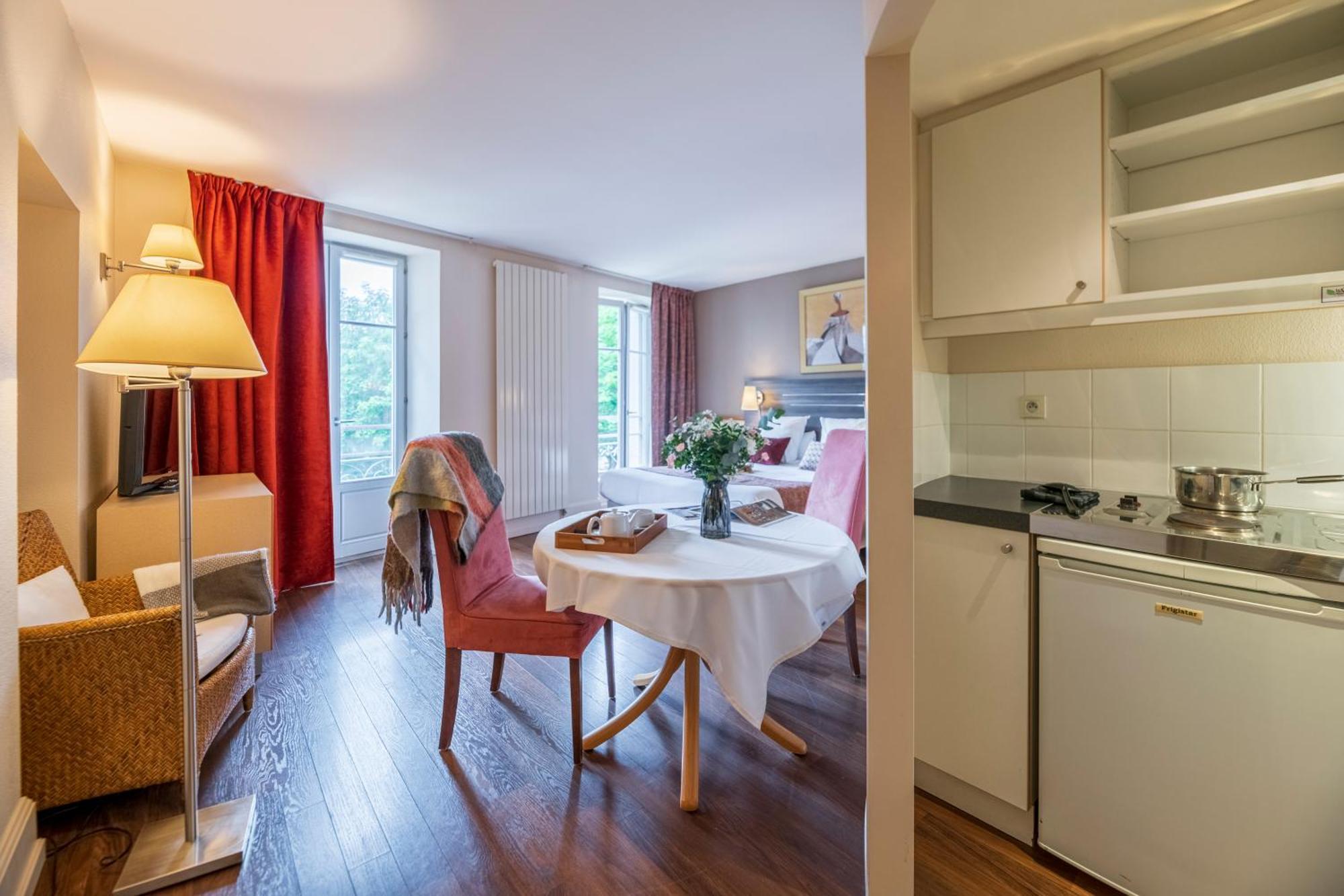 Hotel Cerise - Les Sources Luxeuil-Les-Bains Zewnętrze zdjęcie